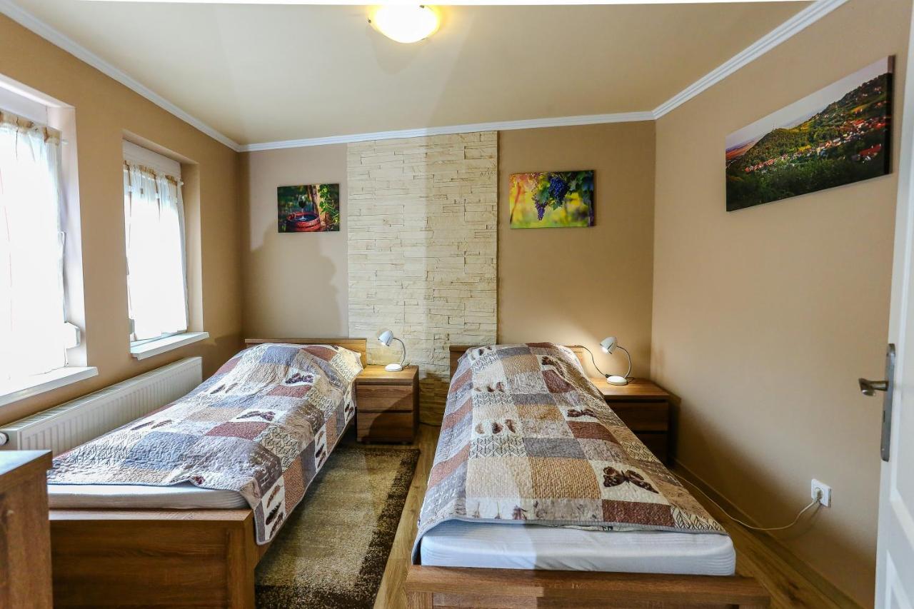 Gardi Apartman Szekszard Exterior photo