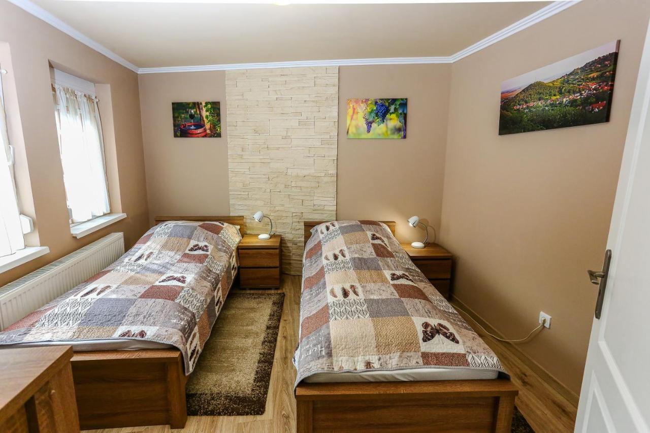 Gardi Apartman Szekszard Exterior photo